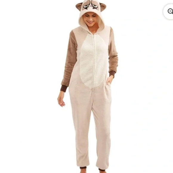 Grumpy Cat Onesie; Warm and perfect for Halloween - Picture 1 of 3